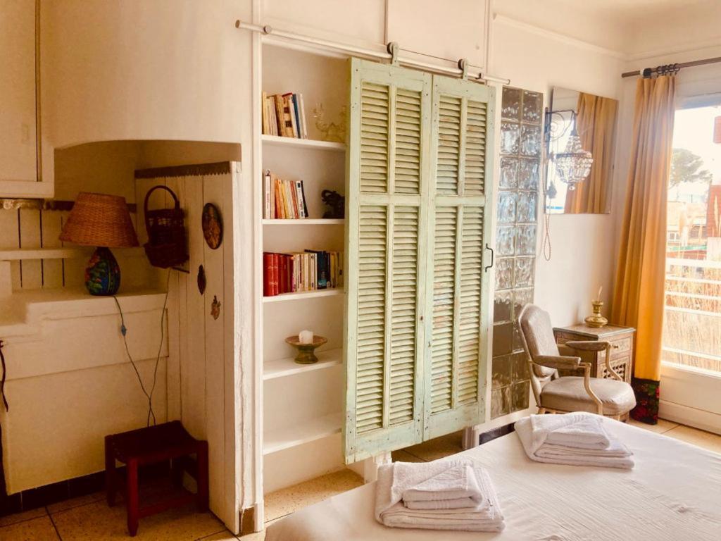 Hotel Lido Beach Hyeres Bagian luar foto