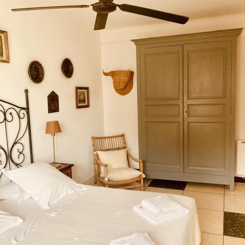 Hotel Lido Beach Hyeres Bagian luar foto