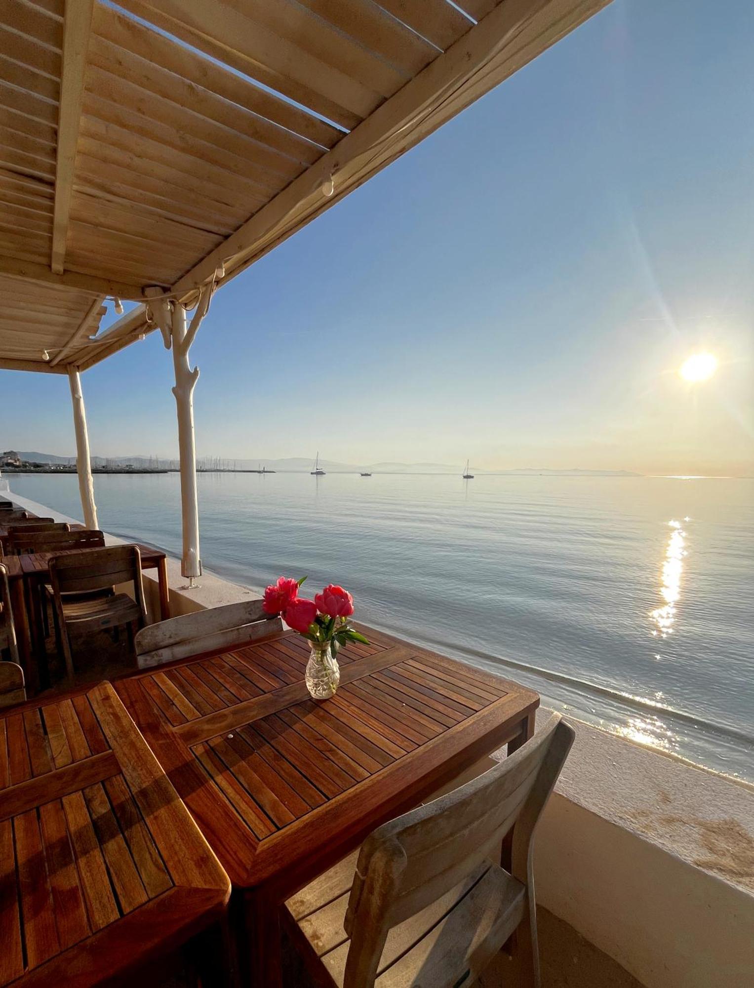 Hotel Lido Beach Hyeres Bagian luar foto