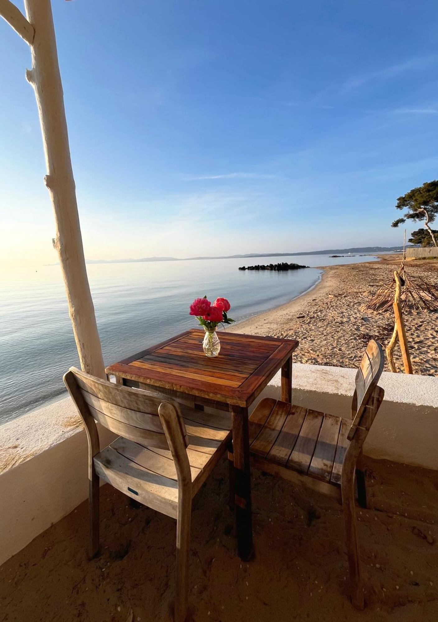 Hotel Lido Beach Hyeres Bagian luar foto